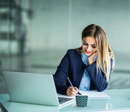 Vasos de papel Caramont de 7 oz con agitadores de madera, ecológicos y desechables, resistentes al calor, para bebidas frías y calientes en cartón de calidad, ideales para café, té, cumpleaños, etc. - 200 