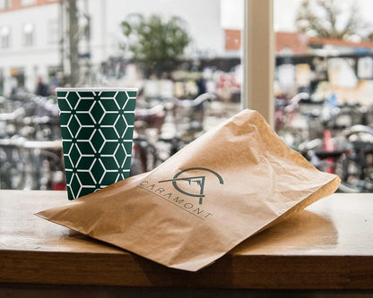 Vasos de papel Caramont de 7 oz con agitadores de madera, ecológicos y desechables, resistentes al calor, para bebidas frías y calientes en cartón de calidad, ideales para café, té, cumpleaños, etc. - 1000 