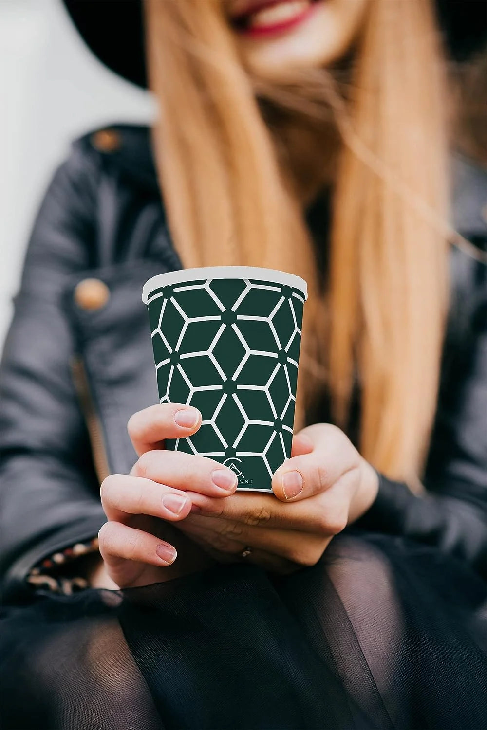 Vasos de papel Caramont de 7 oz con agitadores de madera, ecológicos y desechables, resistentes al calor, para bebidas frías y calientes en cartón de calidad, ideales para café, té, cumpleaños, etc. - 1000 